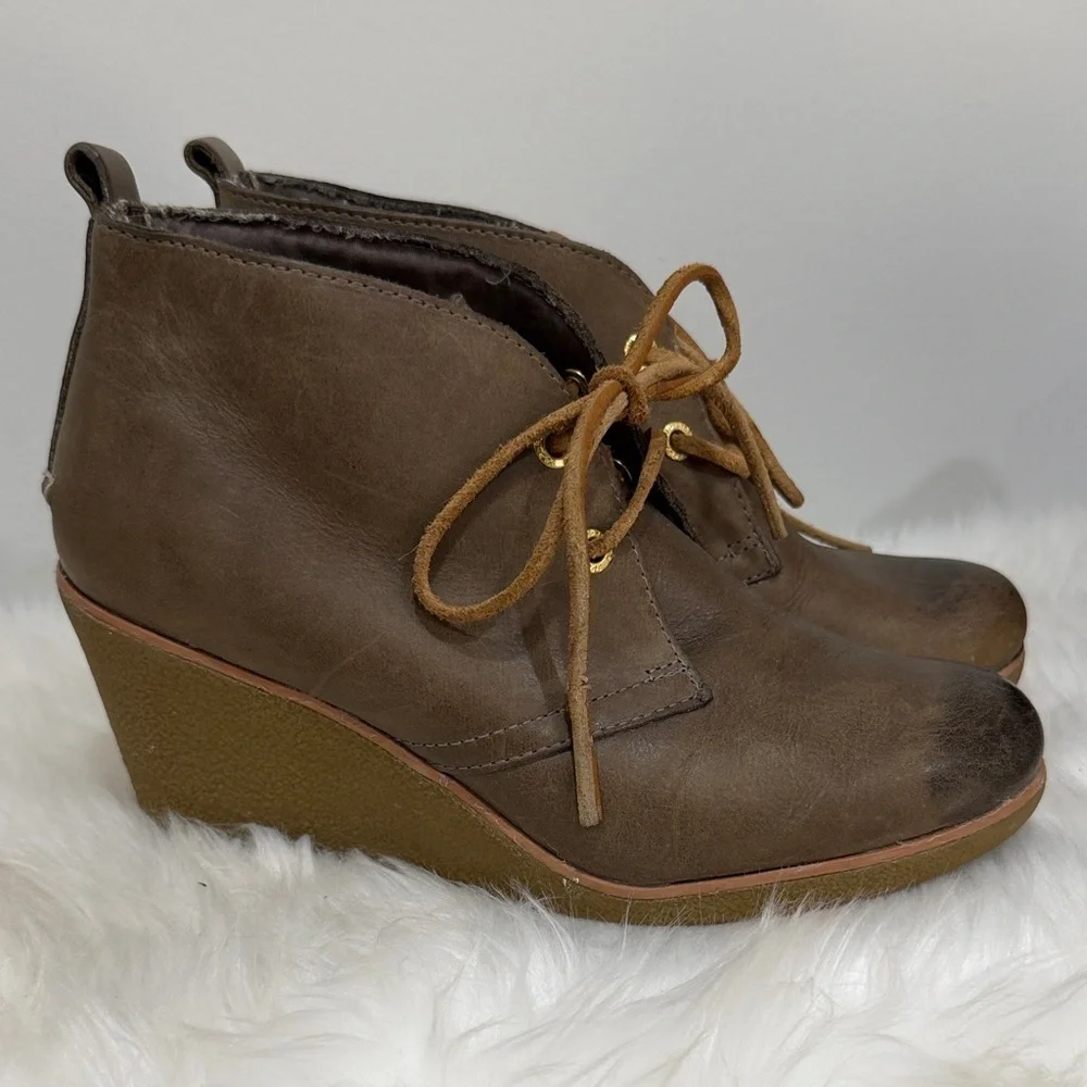 Sperry size 7  brown, leather lace wedges